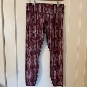FABLETICS Activewear Mid-Rise Powerhold burgundy Chevron Print Leggings-Size M